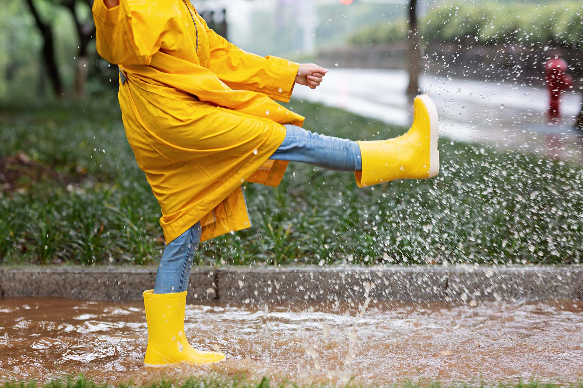 Deszczowy dzień w mieście — co zabrać ze sobą?